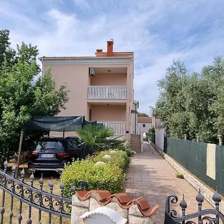 In With One-bedroom 4 *